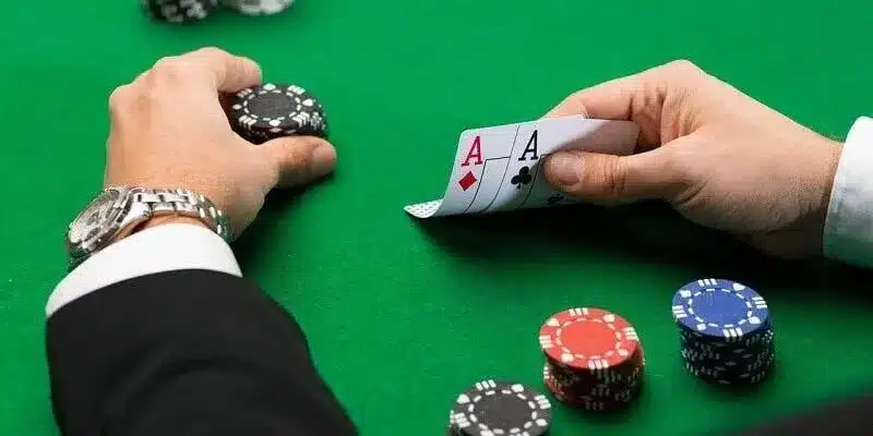 Xì Tố và Poker: Sự Khác Biệt và Những Điều Cần Biết